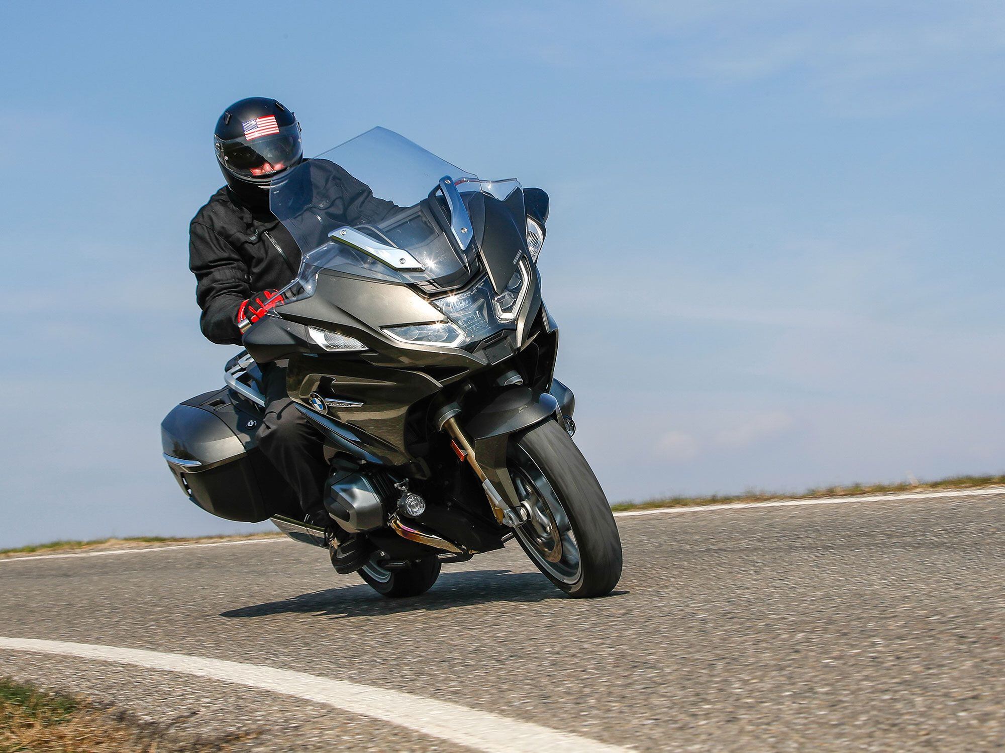 A flat torque curve lets the R 1250 RT come out of corners with ease.