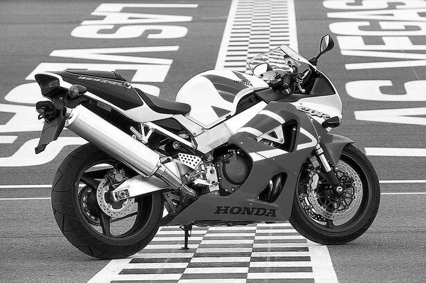 Open-Class Shootout: Honda CBR929RR vs. Kawasaki ZX-9R vs. Yamaha 