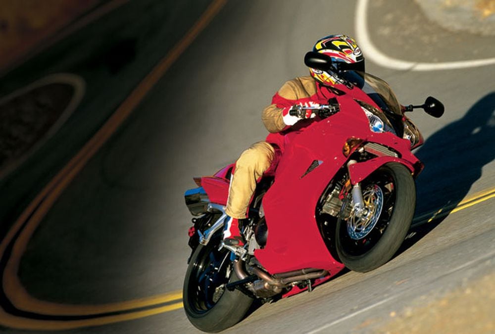 RED TECHNO-BUFF: 2002 Honda VFR800 Interceptor full test | Cycle World